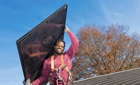 Zonnepanelen installateur veiligheid 1920×772
