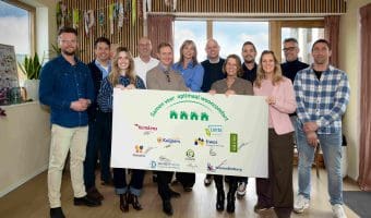 Klein formaat groepsfoto ondertekening Kemkens