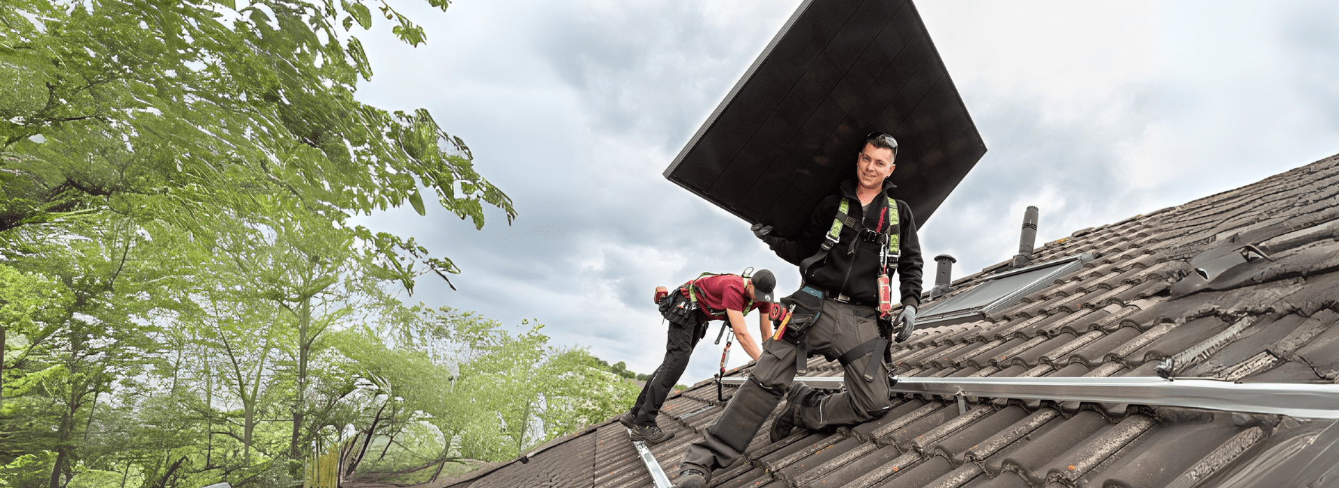 Installatie zonnepanelen op het dak door Kekens installateurs