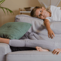 Kinderen op bank rechts 1920×700